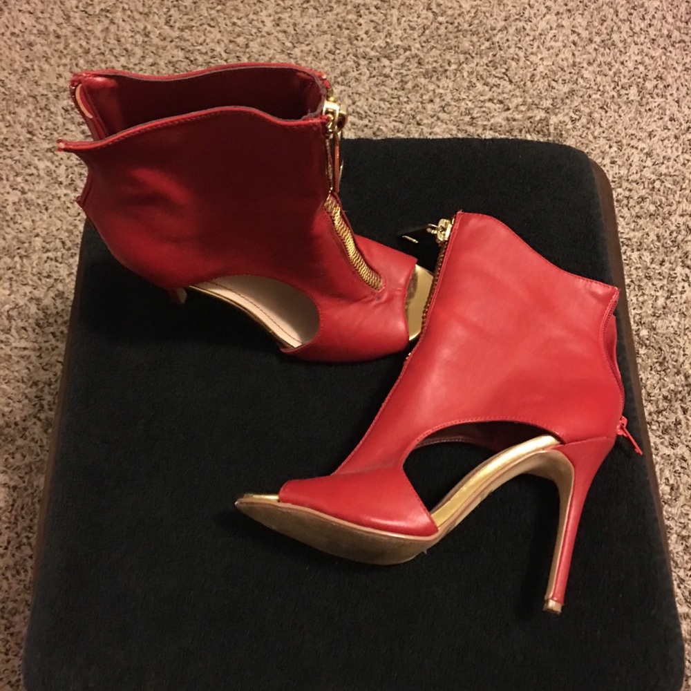 👠Red Pumps with gold zipper💃